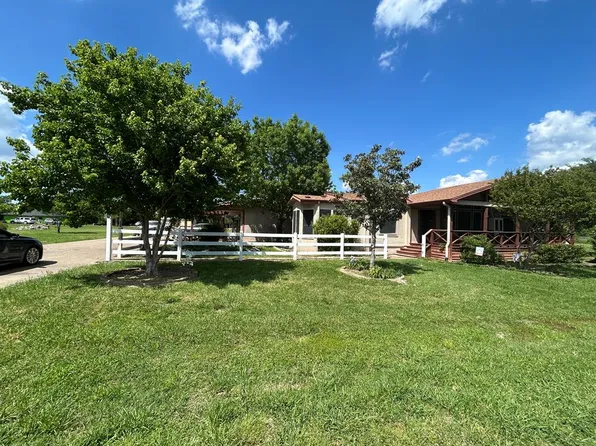 126 Saint Michaels Dr, Trinidad, TX 75163