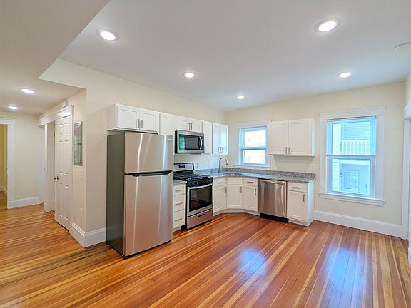 2nd image of 8-10 Lowell Cir #2