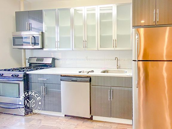 5th image of 240 Crown St APT 2T