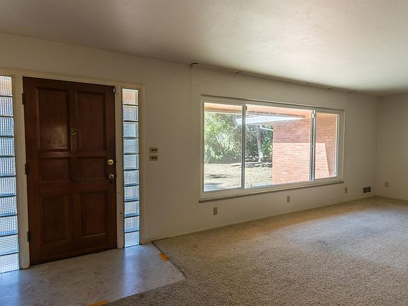 3rd image of 987 Helen Ave