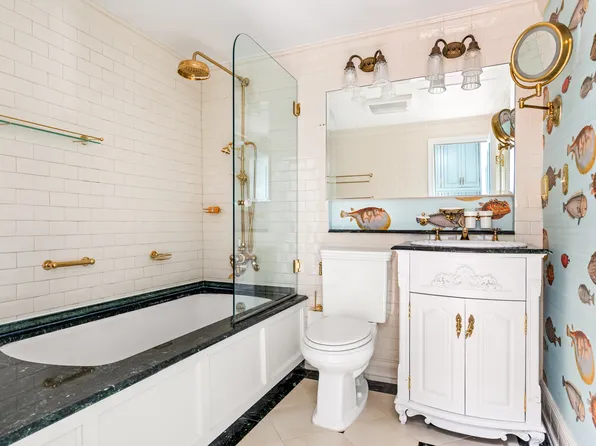 347 West 22nd Street image 8 of 11