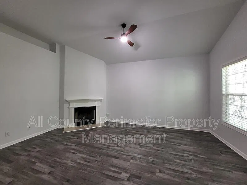2 bed, 2.0 bath, 1087 sqft, $2,050 — Photo 3