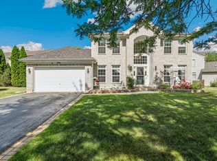 545 Waterford Dr, Oswego, IL 60543