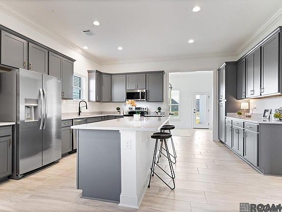 3rd image of 38429 Queen St