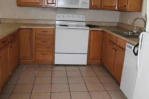 4th image of 4380 Kelly Ave
