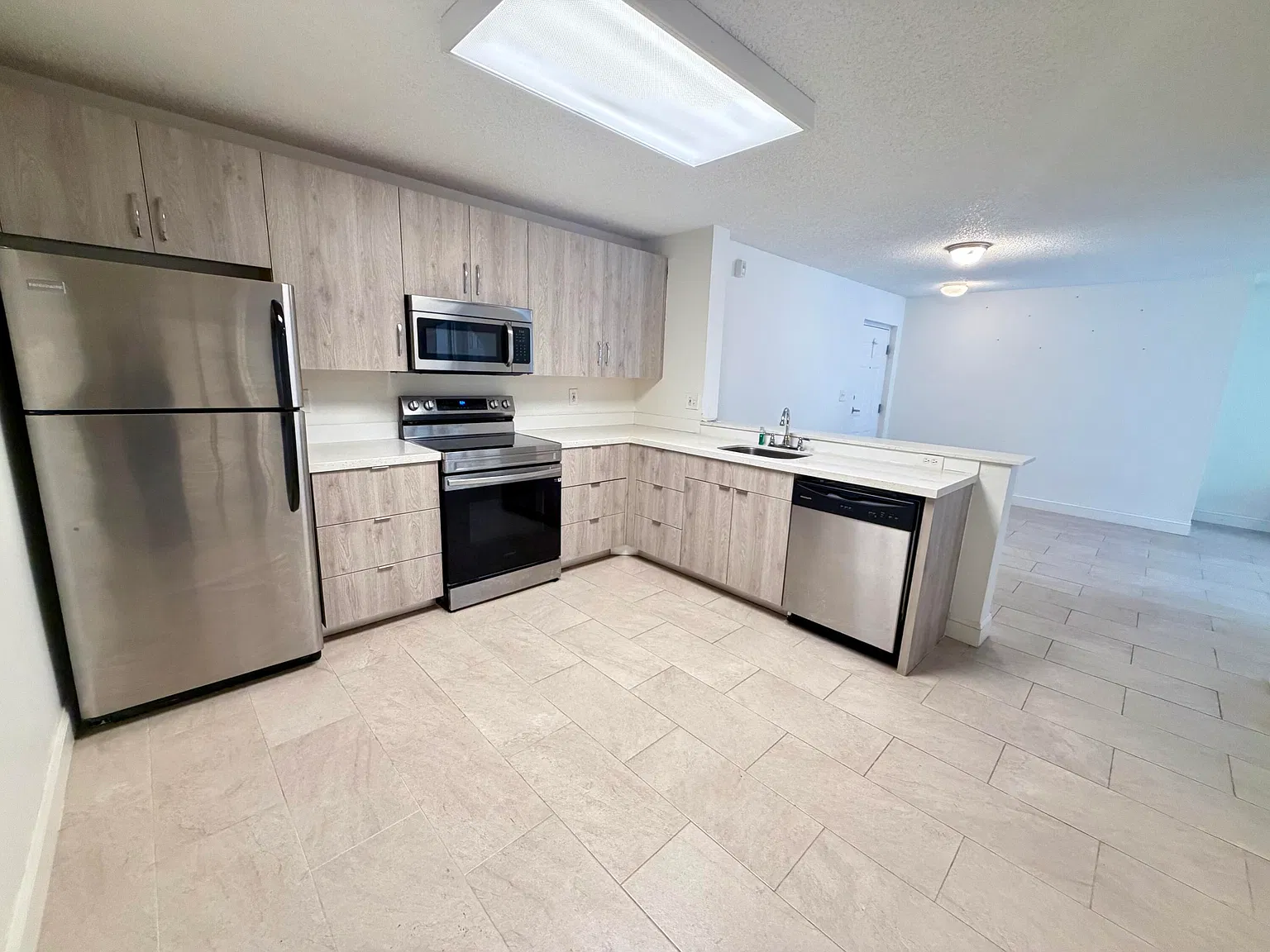 1 bed, 1.0 bath, 806 sqft, $1,850 — Photo 3