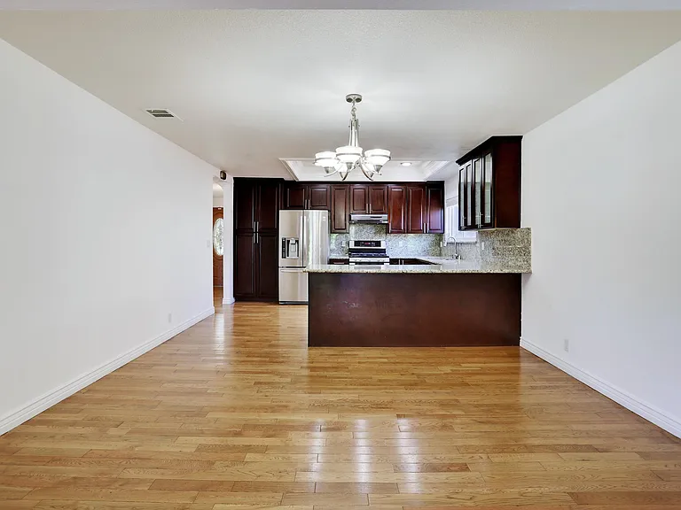 3209 Warwick Rd — Photo 11