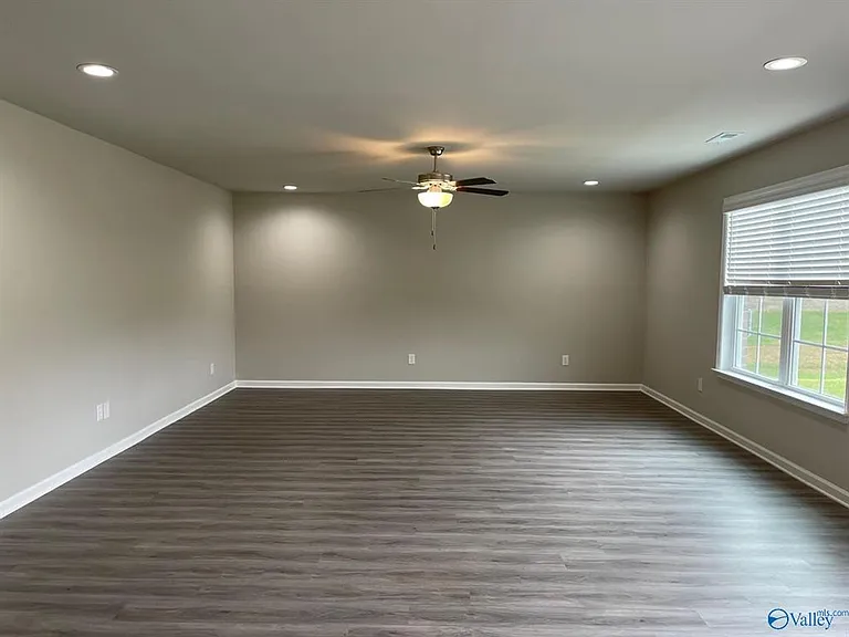 102 Wyatt Miles Ln — Photo 5