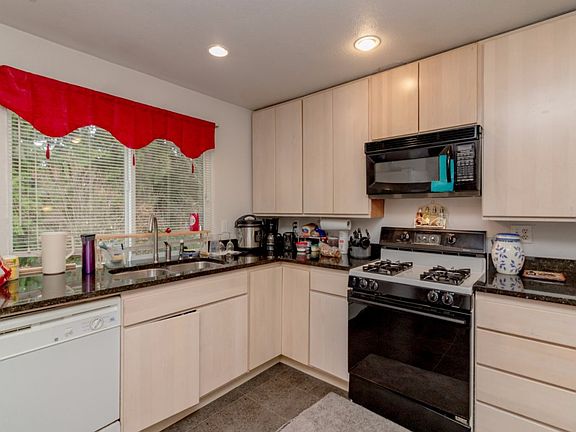 3rd image of 11836 SE 322nd Pl