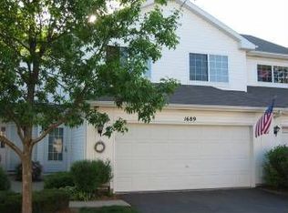 1689 Waterford Rd, North Aurora, IL 60542