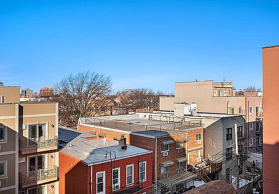 4th image of 2582 37th St APT 6C