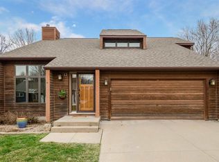 1232 Deerfield Dr, Iowa City, IA 52246