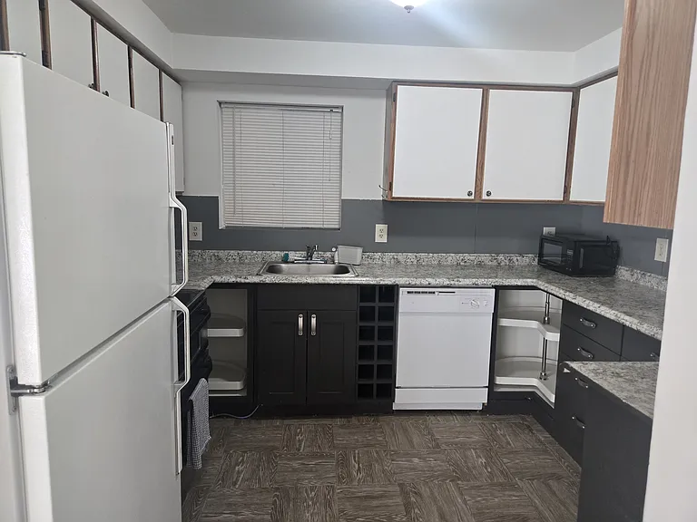 4235 11th Ave NE #A — Photo 5
