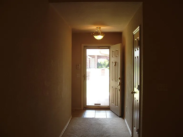 1616 Hazelwood Dr — Photo 8