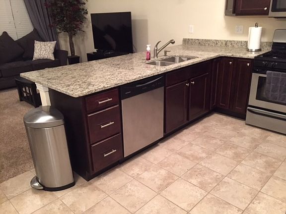 4th image of 982 Fountain Pl