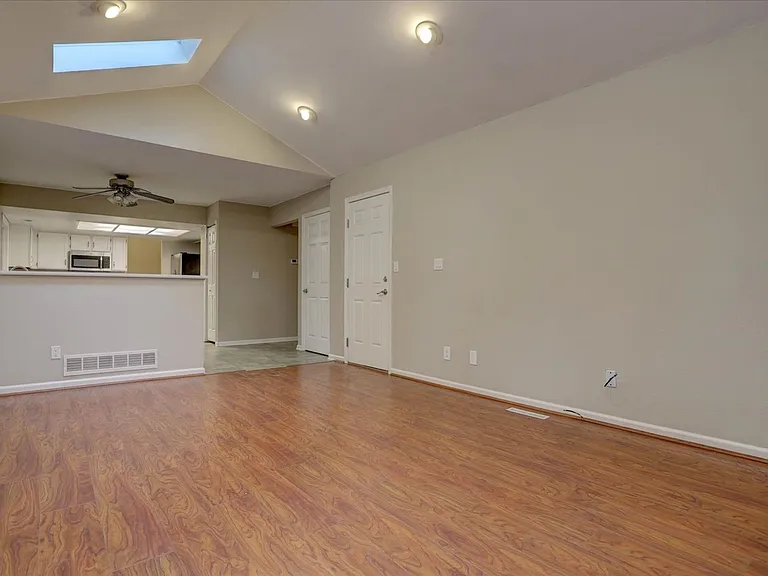 10701 Hobbit Ln — Photo 20