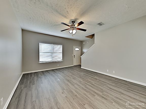 3rd image of 124 Kimbell Ct