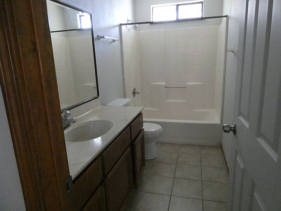 4th image of 26 Riverport Cir