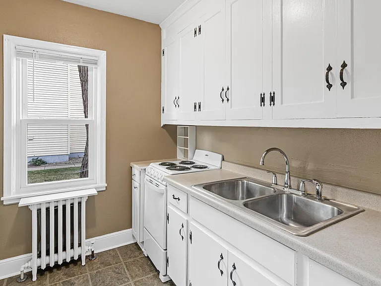 1759 Pleasant St #1 — Photo 7