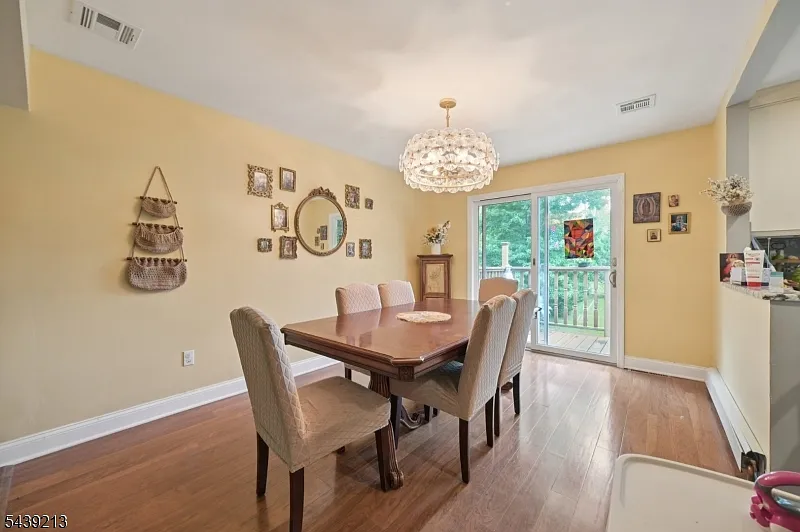 4 bed, 2.0 bath, 3000 sqft, $4,000 — Photo 4