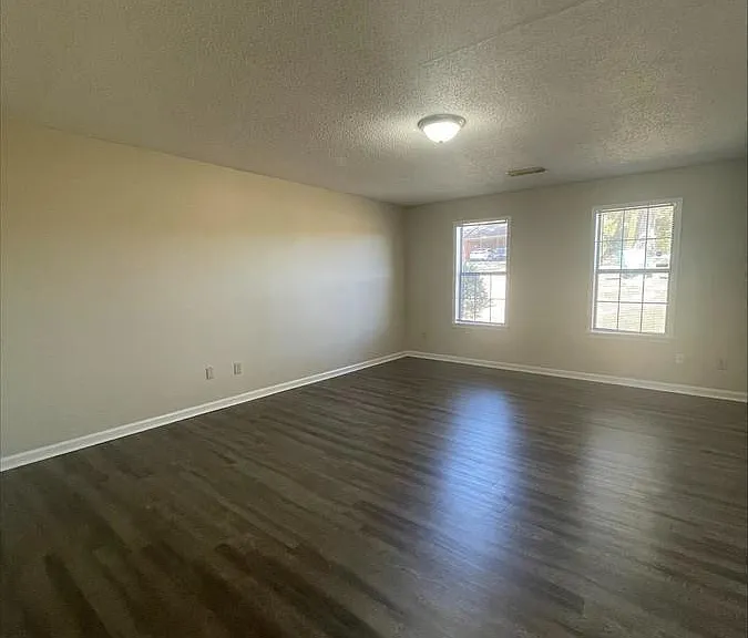 8470 Rutherford Dr — Photo 2