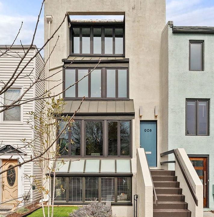 1st image of 908 Independence Ave SE