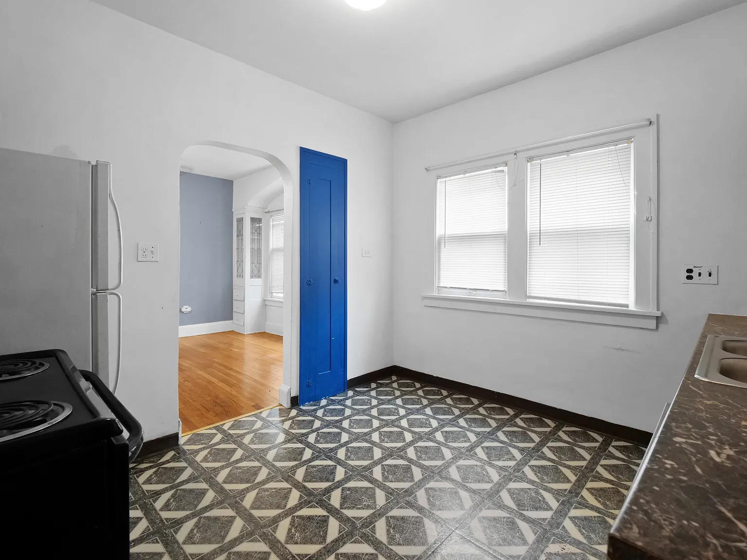 2 bed, 1300 sqft, $1,250 — Photo 3