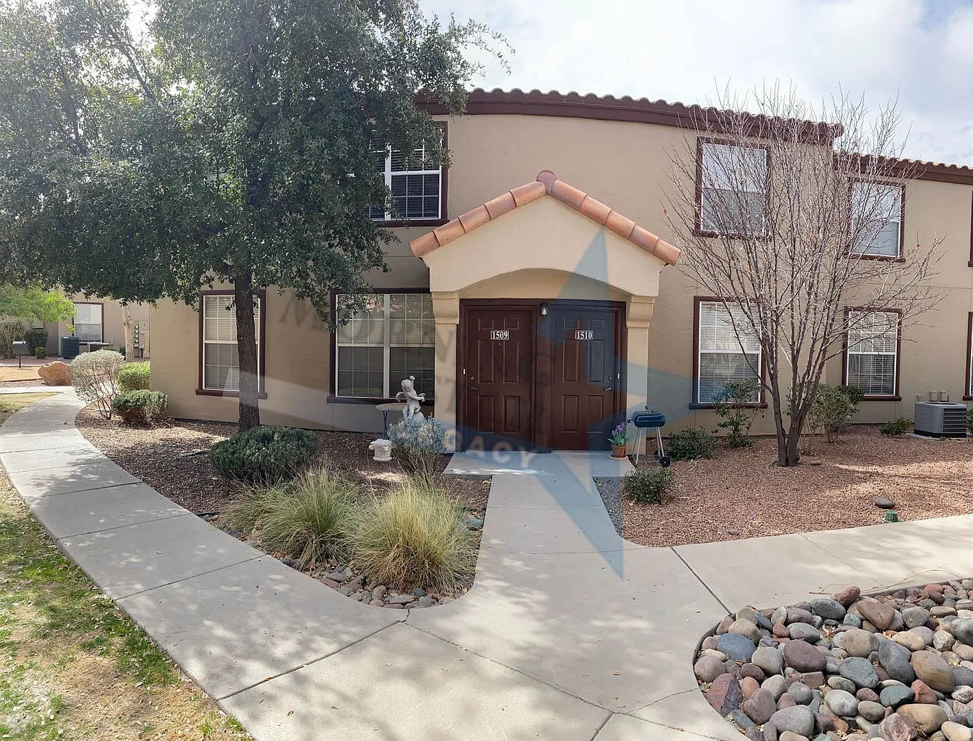 2 Bedroom Condo On Ground Floor. Amenities! — Photo 1