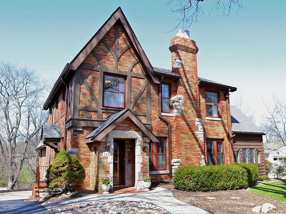 1st image of 18 Algonquin Wood Pl
