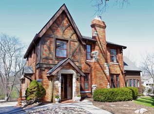 18 Algonquin Wood Pl, Saint Louis, MO 63122