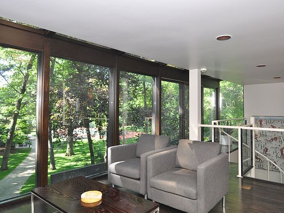 4th image of 472 N Lake Shore Dr