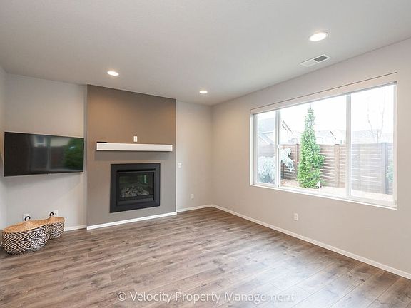 5th image of 61585 SE Lorenzo Dr