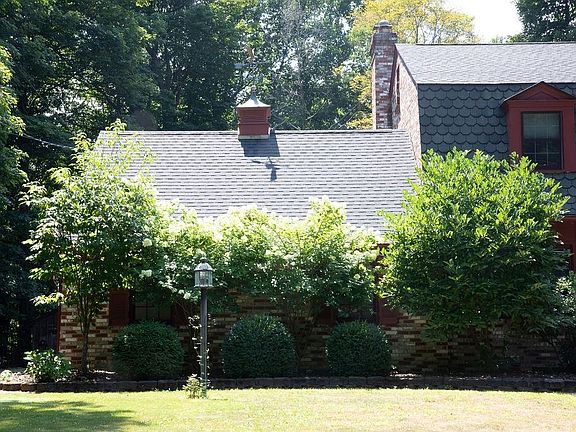 2nd image of 134 Fireside Ln