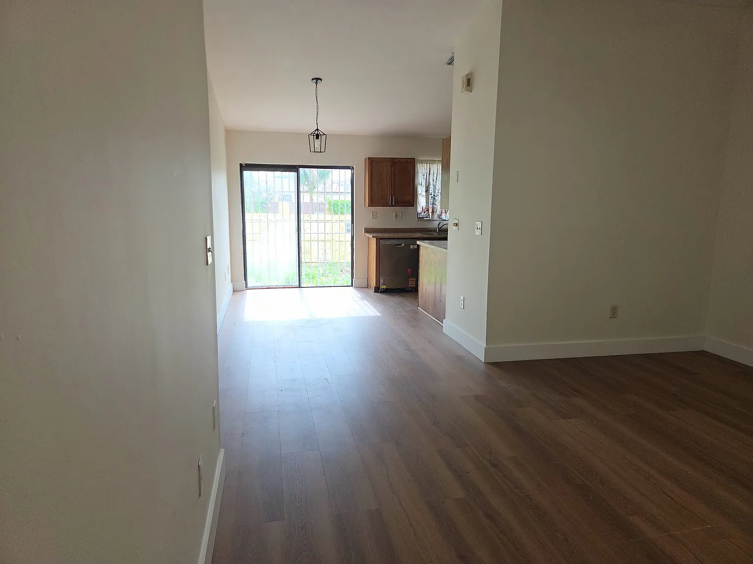 3 bed, 1220 sqft, $2,300 — Photo 3