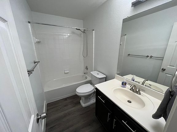 3rd image of 622 Columbine Ave