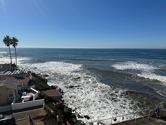 Ocean views all the way down to Sunset Cliffs point.