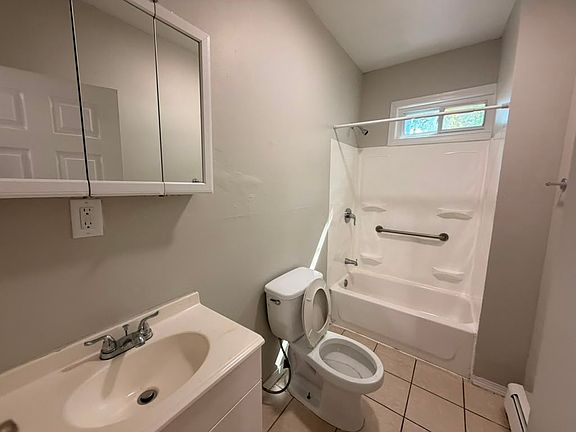 4th image of 38 Daggett St #1A