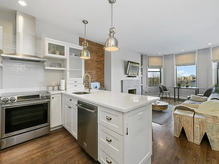 482 Beacon St #32 — Photo 2