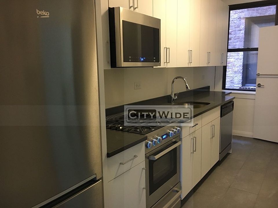 2nd image of 224 E 70th St APT 2
