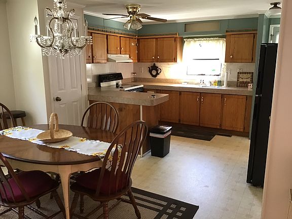 3rd image of 266 Newbury St Lot 46