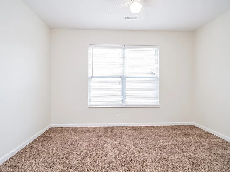 4565 Hawthorn Dr — Photo 13