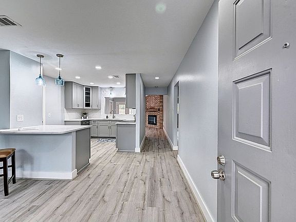 4th image of 17 Oldstream Ct