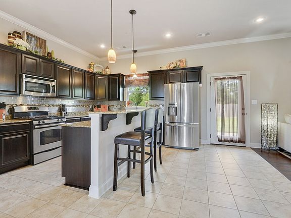 5th image of 18679 Lake Harbor Ln