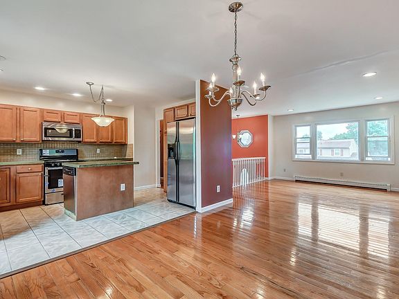 2nd image of 12 King St