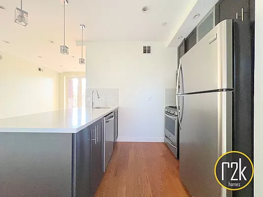 Rented by Realty 2000 Corp | media 22