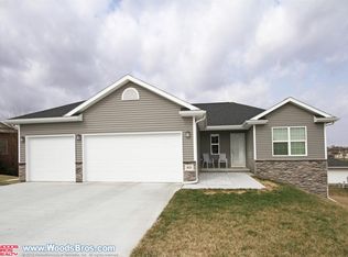 905 Morning Glory Ct, Hickman, NE 68372