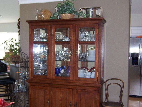 More views of the dining room