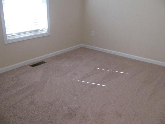 3rd image of 308 Giles Ave