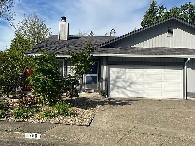 760 Bowen Ct — Photo 1