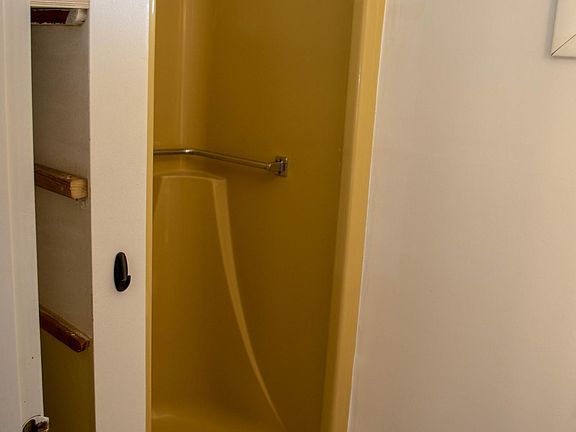 2nd image of 52 Wales St #2